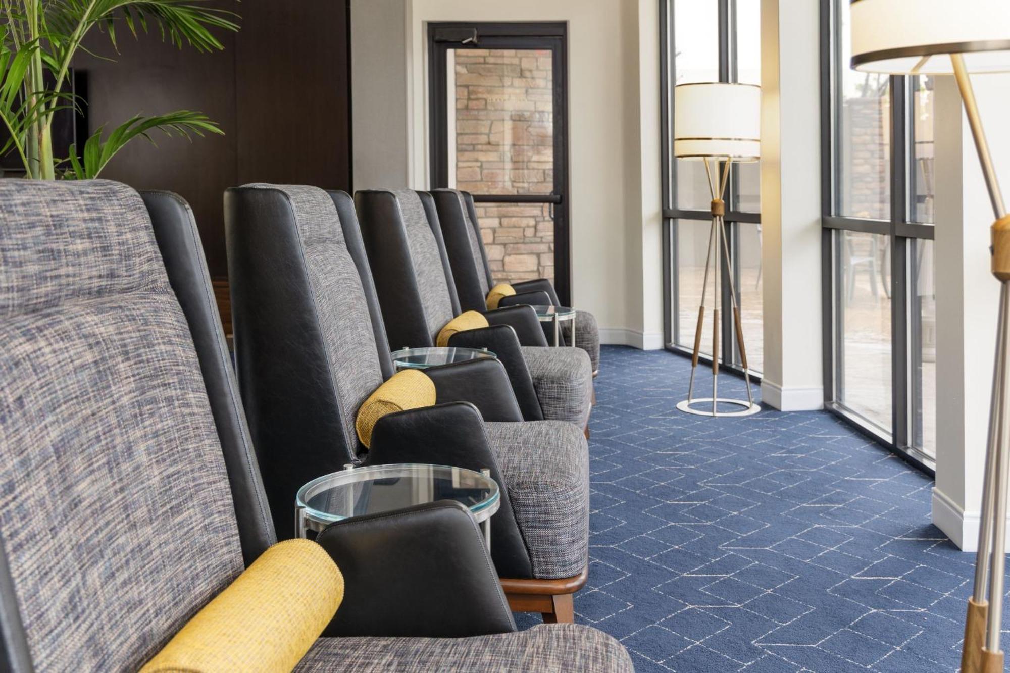 Отель Courtyard By Marriott Ontario Ранчо-Кукамонга Экстерьер фото
