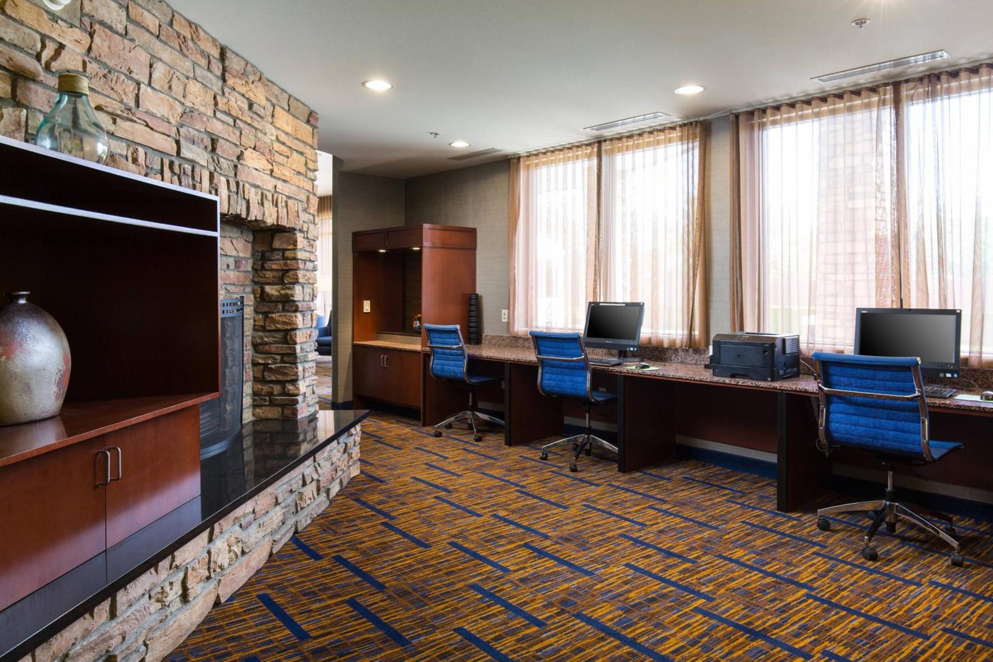 Отель Courtyard By Marriott Ontario Ранчо-Кукамонга Экстерьер фото