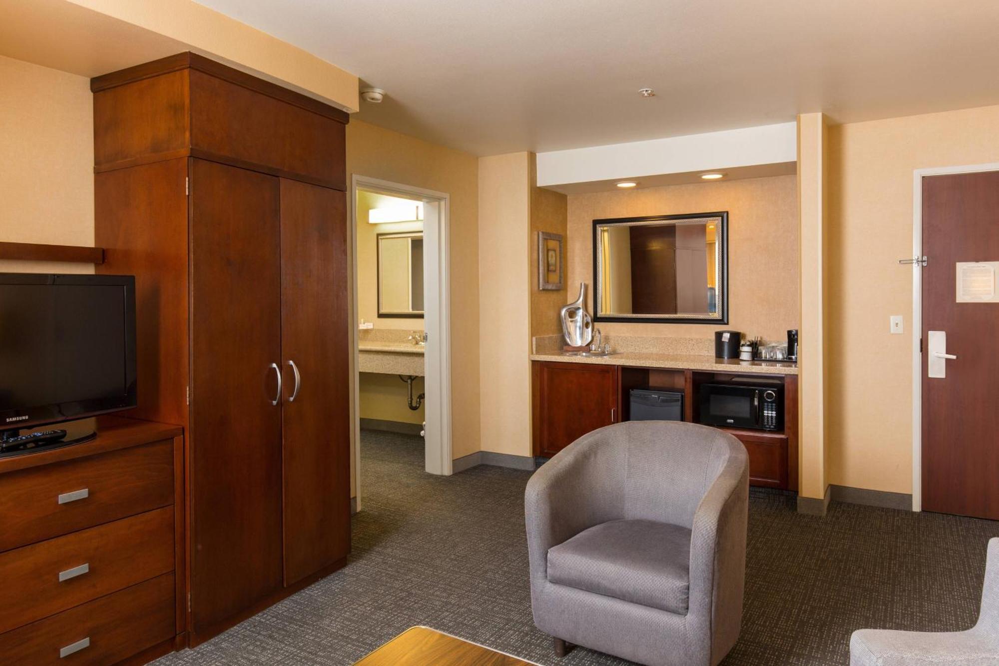 Отель Courtyard By Marriott Ontario Ранчо-Кукамонга Экстерьер фото
