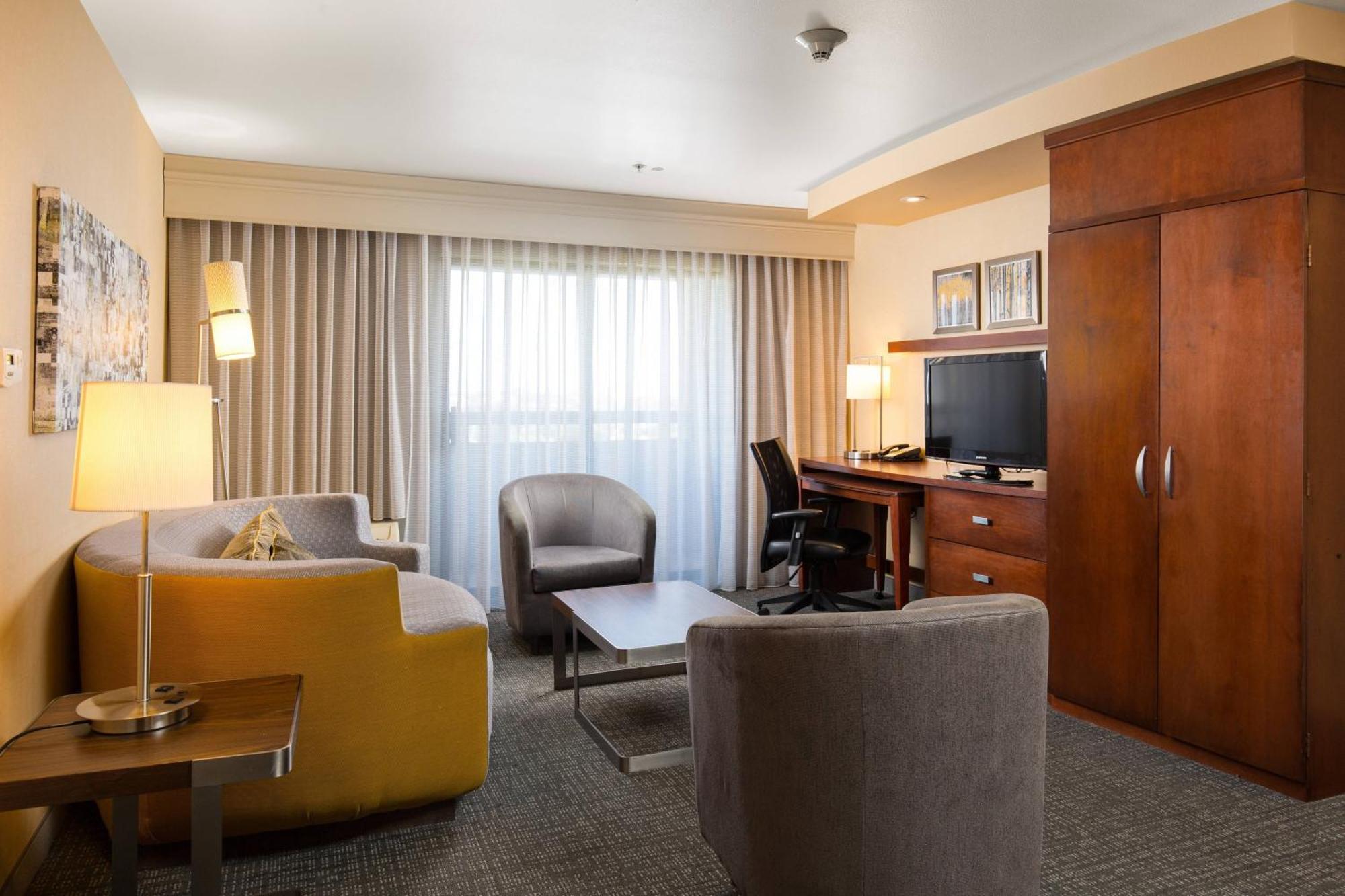 Отель Courtyard By Marriott Ontario Ранчо-Кукамонга Экстерьер фото